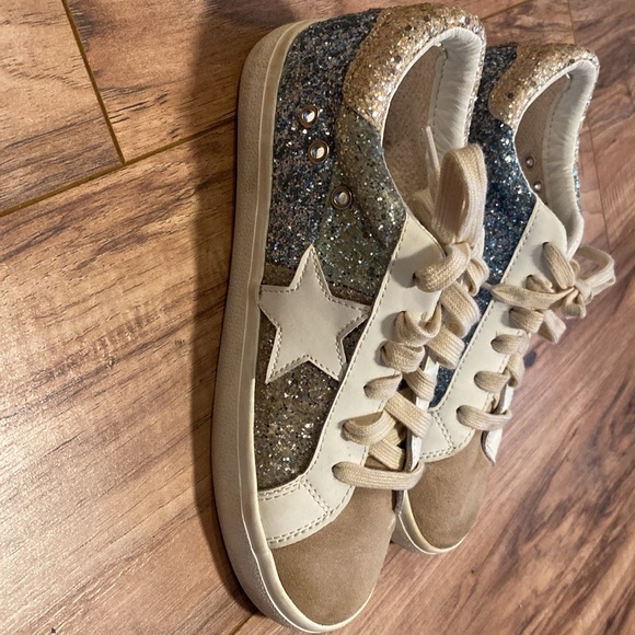 Sparkly Star Shoes - Picture 2 of 6